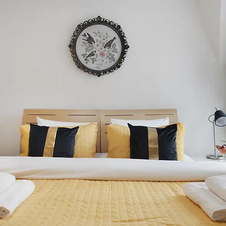 Farringdon Penthouse Spacious 3 Bedroom 2 Bath