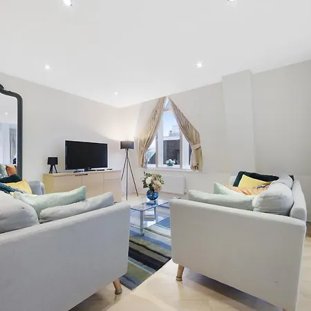 Farringdon Penthouse Spacious 3 Bedroom 2 Bath *