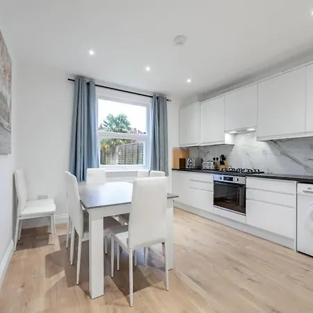Brand New Cricklewood Zone 2 Modern London