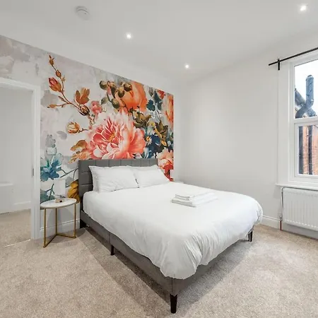 Brand New Cricklewood Zone 2 Modern Holiday home London