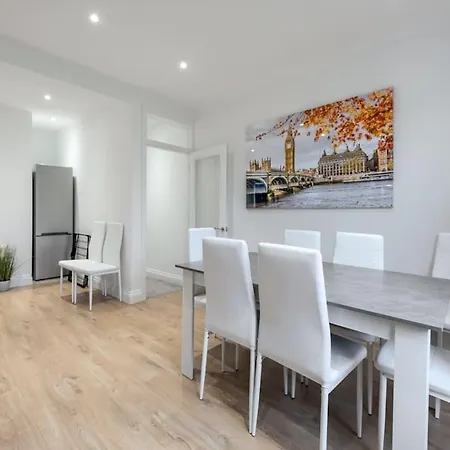Holiday home Brand New Cricklewood Zone 2 Modern London