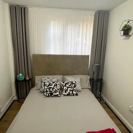 Spacious For Rent 10 Min From Tower Bridge Guest house *