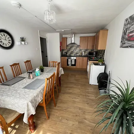 Guest house Spacious For Rent 10 Min From Tower Bridge *