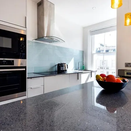 Bright And Modern Earls Court Gem