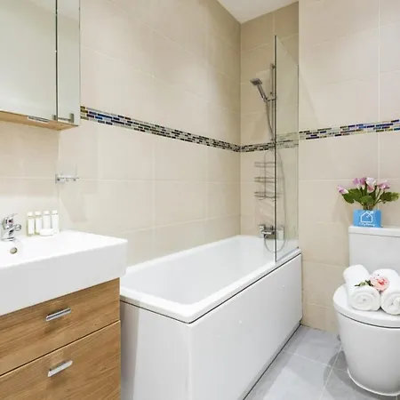Bright And Modern Earls Court Gem Apartment London