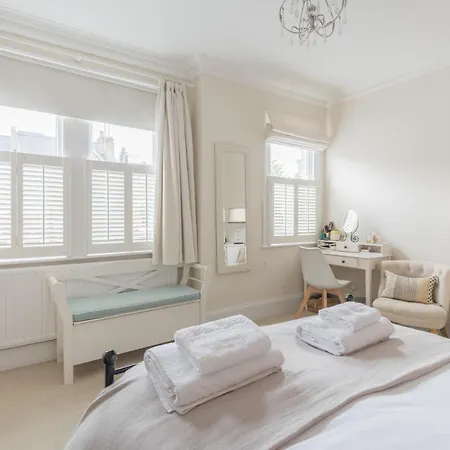 Family In Battersea By Underthedoormat London