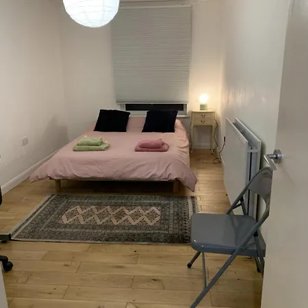 East Two Bedroom With Private Patio - Entire * London