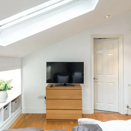 Pembridge Gardens By Capital Apartment