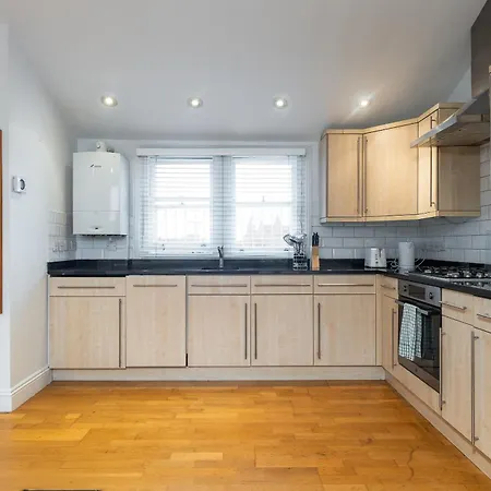 Pembridge Gardens By Capital Apartment *