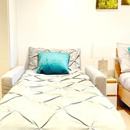 Homestay A Brand New Flat With 3 Bedrooms & 3 Baths In Zone 1 Angel For Max 9 Ppl *