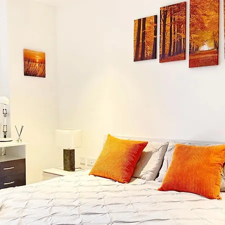 A Brand New Flat With 3 Bedrooms & 3 Baths In Zone 1 Angel For Max 9 Ppl *