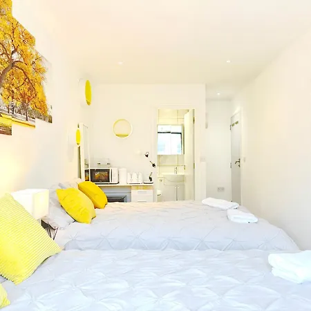 Homestay A Brand New Flat With 3 Bedrooms & 3 Baths In Zone 1 Angel For Max 9 Ppl London