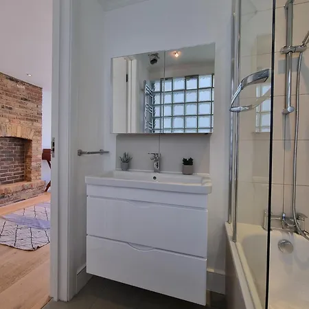 Hyde Park Mews *