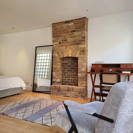 Hyde Park Mews *
