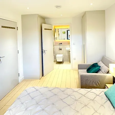 Homestay A Brand New Flat With 3 Bedrooms & 3 Baths In Zone 1 Angel For Max 9 Ppl
