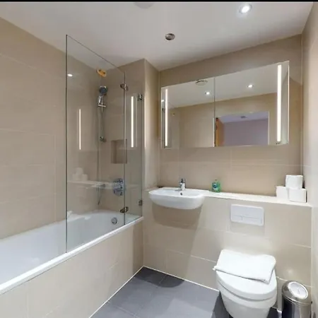 Fully Furnished 2 Bedroom Canning Town Close To 02 Arena, Canary Wharf With Free Parking Apartment