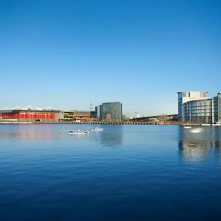 Apartment Fully Furnished 2 Bedroom Canning Town Close To 02 Arena, Canary Wharf With Free Parking