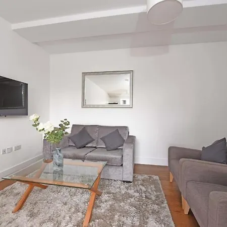Fully Furnished 2 Bedroom Canning Town Close To 02 Arena, Canary Wharf With Free Parking * London