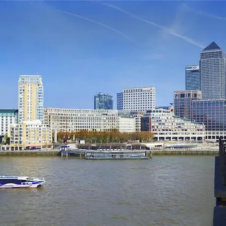 Fully Furnished 2 Bedroom Canning Town Close To 02 Arena, Canary Wharf With Free Parking Apartment *