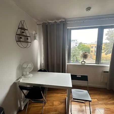 Apartment Charming 1bdr Serviced Condo! 4 Guests Pool N Free Parking *