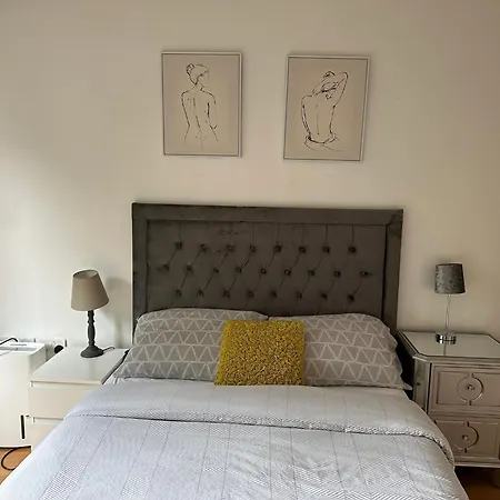 Charming 1bdr Serviced Condo! 4 Guests Pool N Free Parking