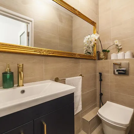 Arte - 3-bed Flat With 3 Bathrooms - Heart Of Finchley Road - 2 Min Walk To Underground Station Apartment *