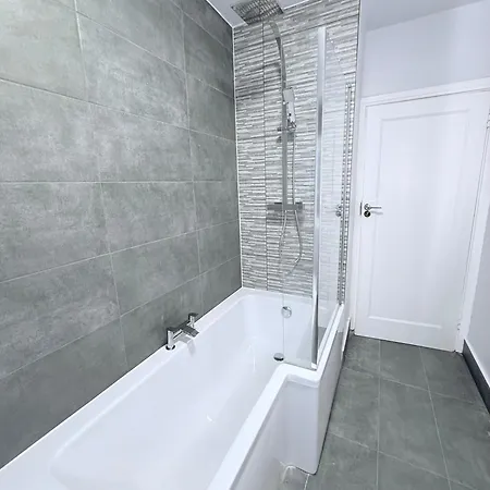 Staylondon - Sleeps 5 With Free Parking - Tourist, Concerts & Matches Apartment *