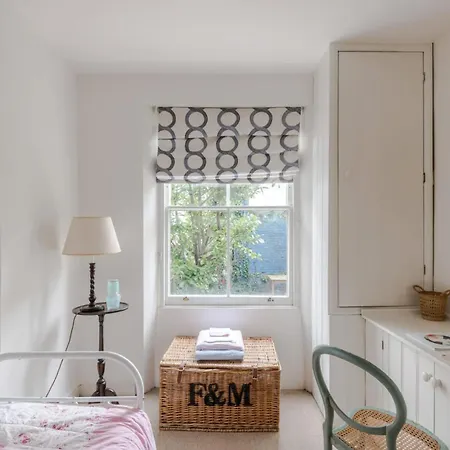 Traditional 2 Bed Notting Hill *
