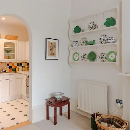 Traditional 2 Bed Notting Hill *