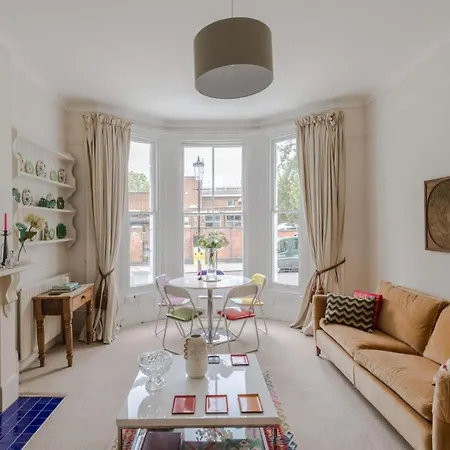 Traditional 2 Bed Notting Hill