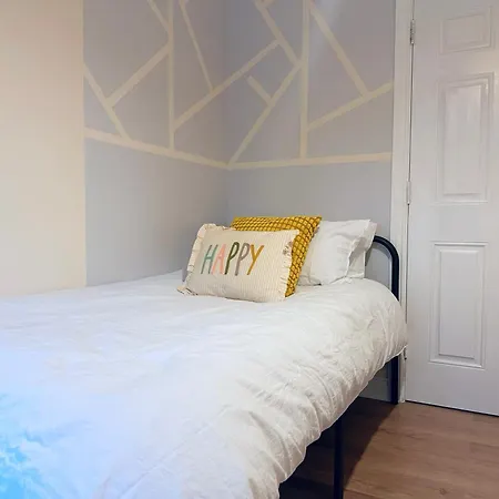 Olive Immaculate Wembley Apartment, 15mins To London, By Edens Apartment