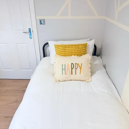Olive Immaculate Wembley Apartment, 15mins To London, By Edens *