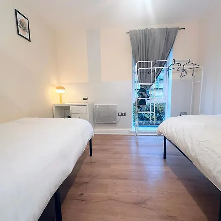Olive Immaculate Wembley Apartment, 15mins To London, By Edens *