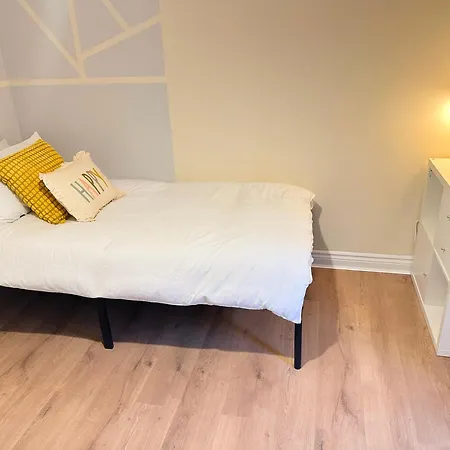 Olive Immaculate Wembley Apartment, 15mins To London, By Edens London
