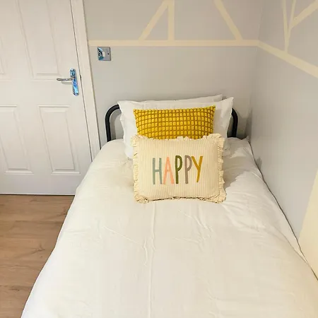 Apartment Olive Immaculate Wembley Apartment, 15mins To London, By Edens *