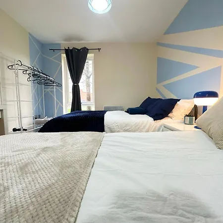 Olive Immaculate Wembley Apartment, 15mins To London, By Edens