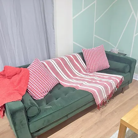 Olive Immaculate Wembley Apartment, 15mins To London, By Edens