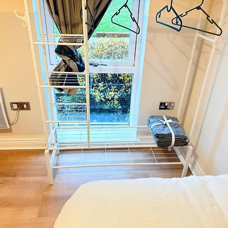 Apartment Olive Immaculate Wembley Apartment, 15mins To London, By Edens