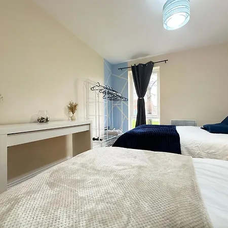 Olive Immaculate Wembley Apartment, 15mins To London, By Edens London