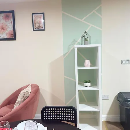 Olive Immaculate Wembley Apartment, 15mins To London, By Edens * London