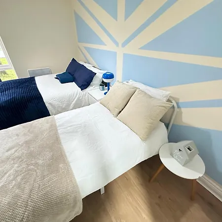 Olive Immaculate Wembley Apartment, 15mins To London, By Edens Apartment *