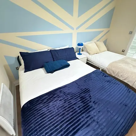 Olive Immaculate Wembley Apartment, 15mins To London, By Edens * London