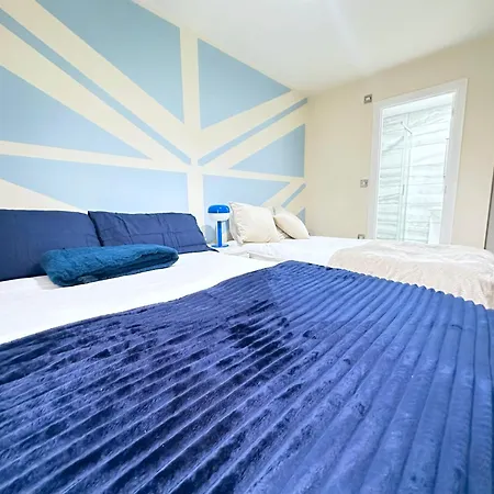 Olive Immaculate Wembley Apartment, 15mins To London, By Edens *