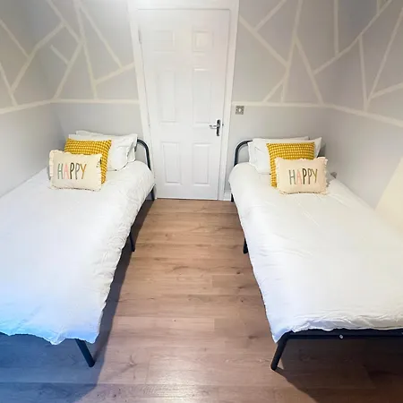 Olive Immaculate Wembley Apartment, 15mins To London, By Edens * London
