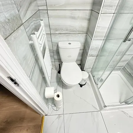 Olive Immaculate Wembley Apartment, 15mins To London, By Edens Apartment