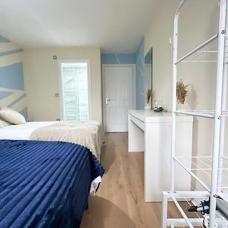 Olive Immaculate Wembley Apartment, 15mins To London, By Edens Apartment *
