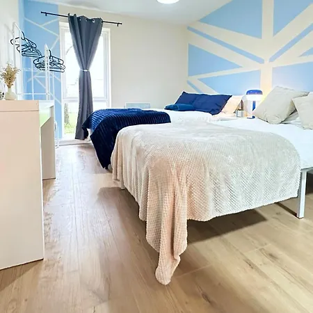 Olive Immaculate Wembley Apartment, 15mins To London, By Edens *