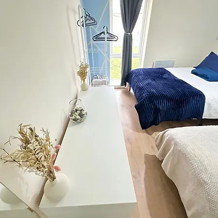 Olive Immaculate Wembley Apartment, 15mins To London, By Edens London