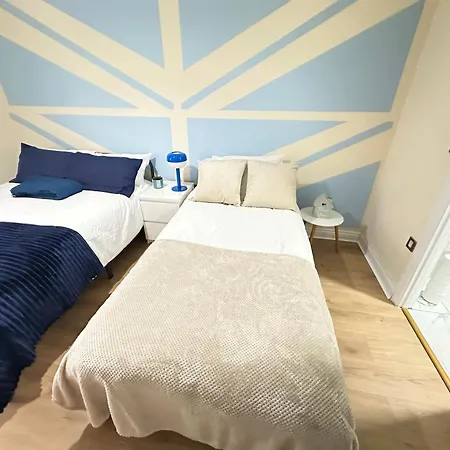 Olive Immaculate Wembley Apartment, 15mins To London, By Edens * London
