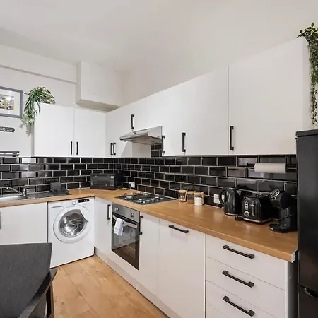 Modern Elegance In Paddington Holiday home London